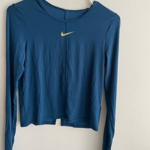 Nike DriFit Top in size M